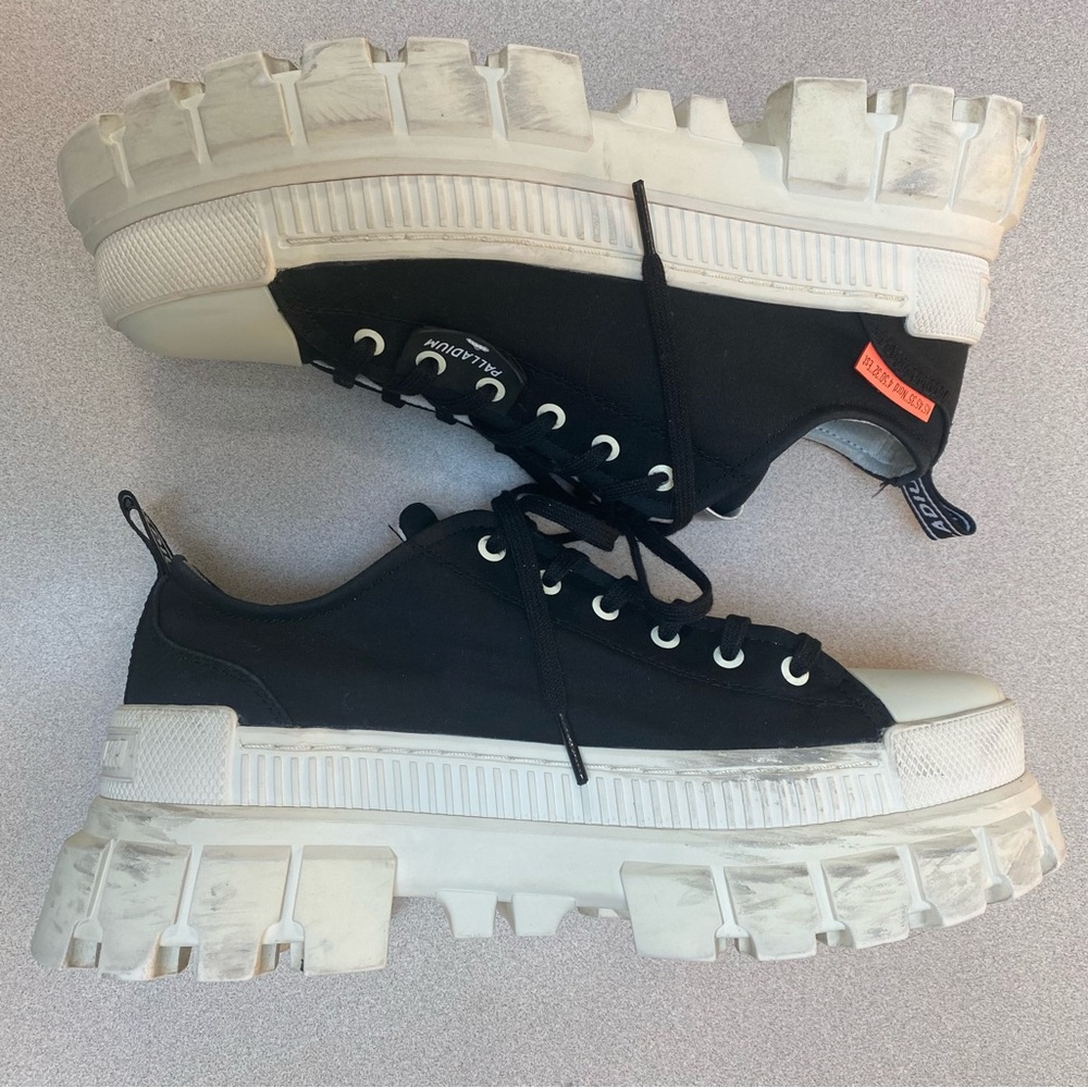 Palladium lo revolt tx Black Sneakers with Iridescent Detail, women’s size 10 - Picture 4 of 9